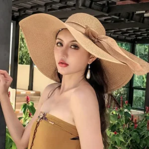 large brimmed foldable straw hat